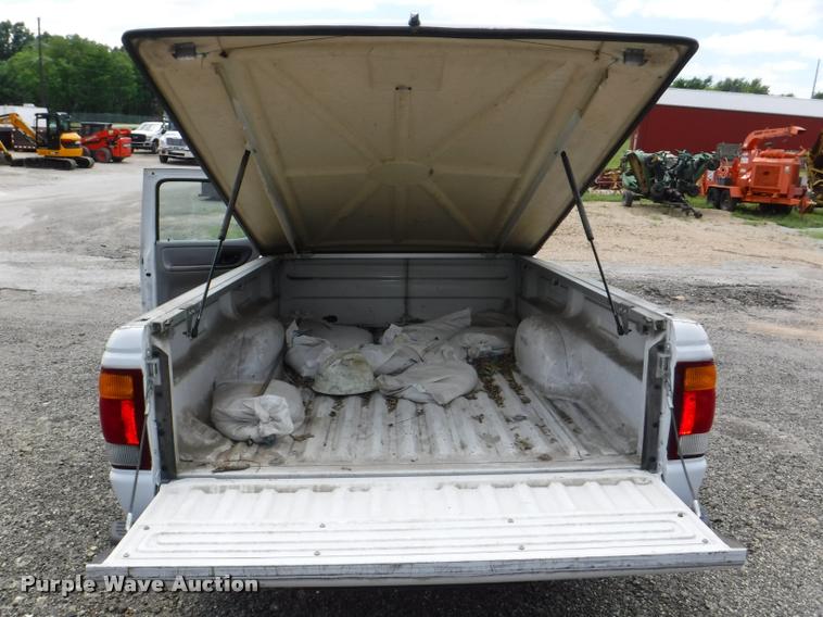 image for item J5686 1998 Ford Ranger pickup truck