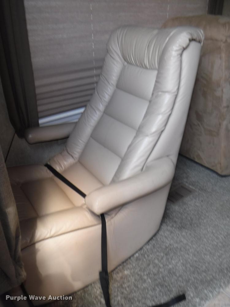 image for item K5917 2005 Sandpiper 305RW camper