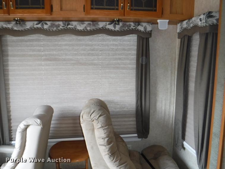 image for item K5917 2005 Sandpiper 305RW camper