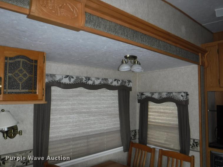 image for item K5917 2005 Sandpiper 305RW camper