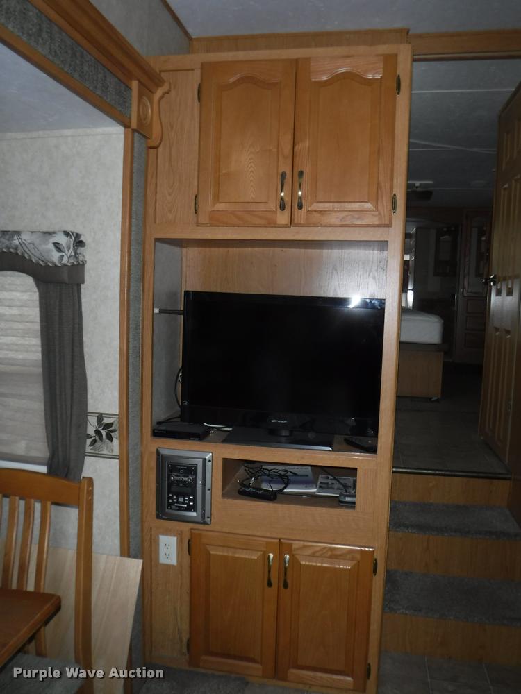 image for item K5917 2005 Sandpiper 305RW camper