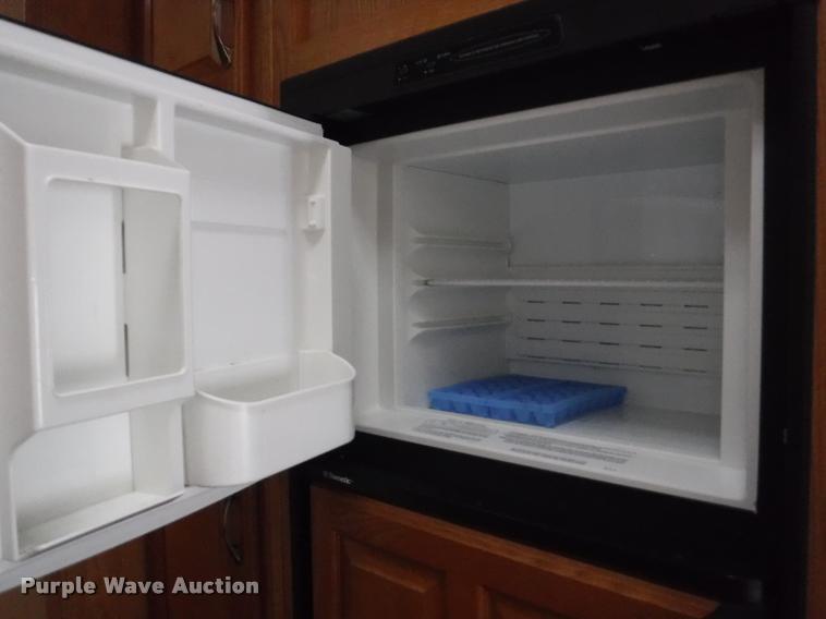 image for item K5917 2005 Sandpiper 305RW camper