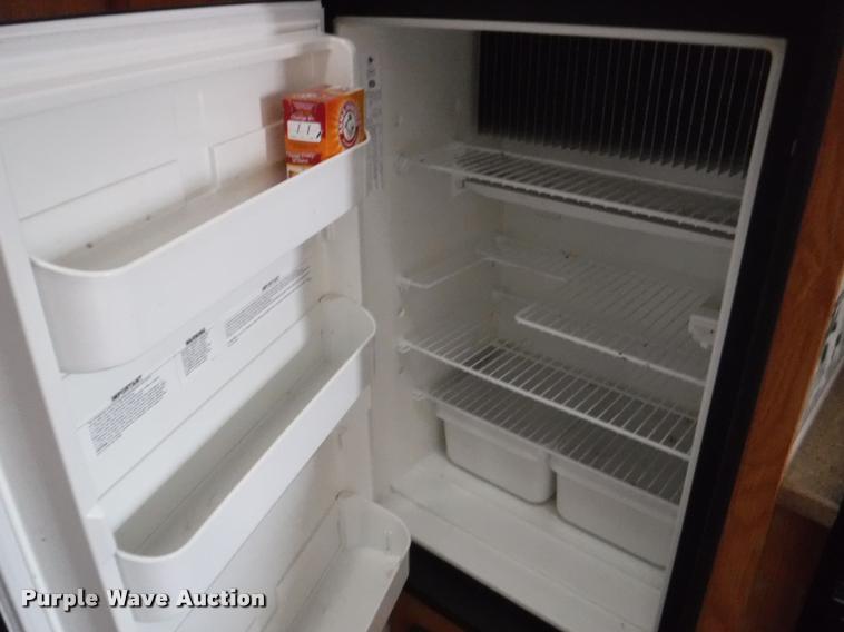 image for item K5917 2005 Sandpiper 305RW camper