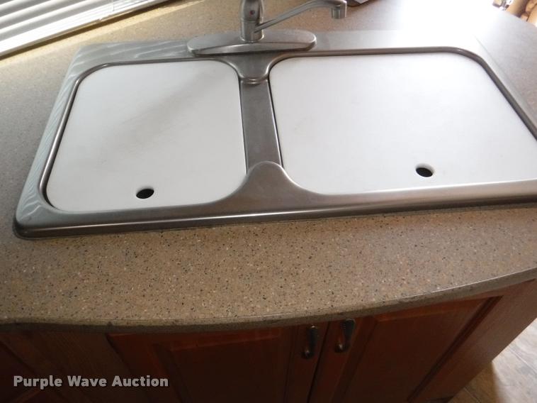 image for item K5917 2005 Sandpiper 305RW camper