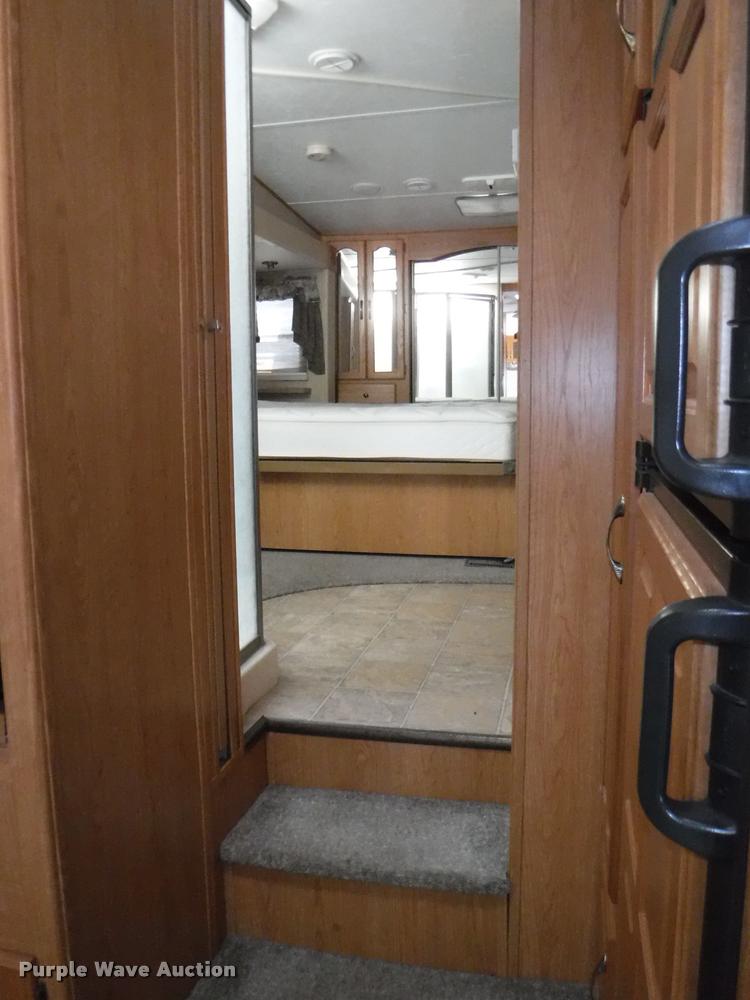 image for item K5917 2005 Sandpiper 305RW camper