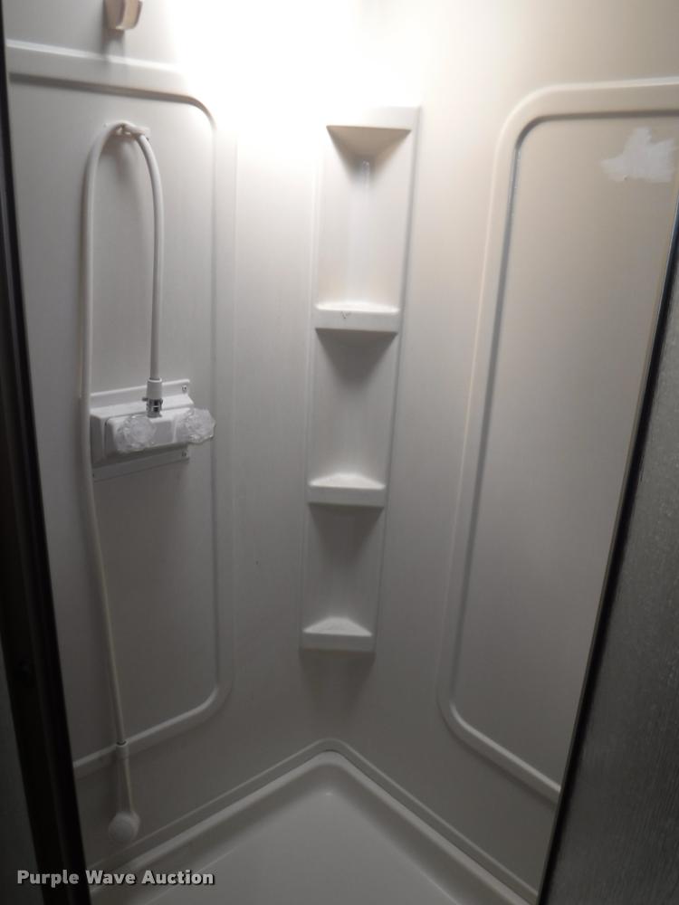 image for item K5917 2005 Sandpiper 305RW camper