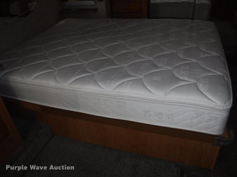 image for item K5917 2005 Sandpiper 305RW camper