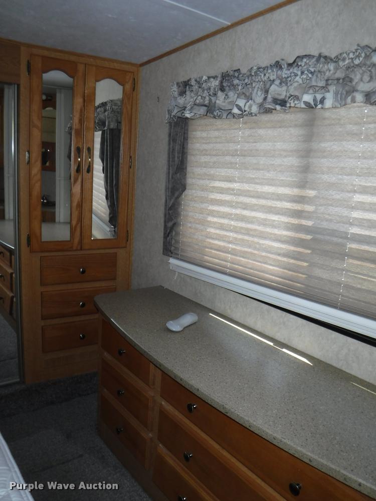image for item K5917 2005 Sandpiper 305RW camper
