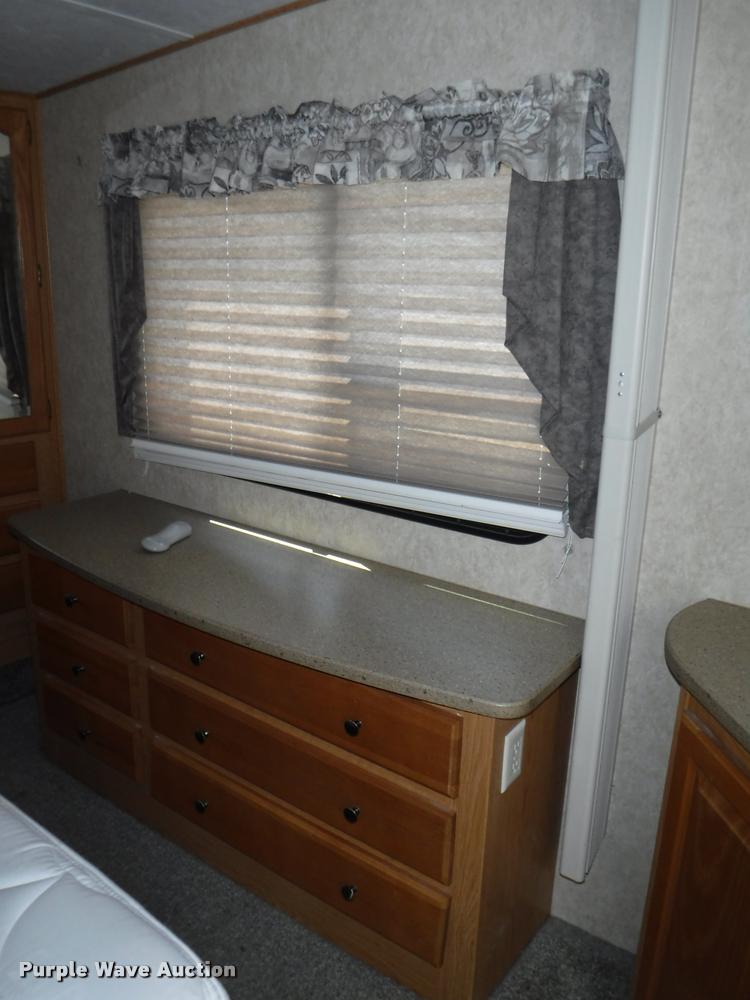 image for item K5917 2005 Sandpiper 305RW camper