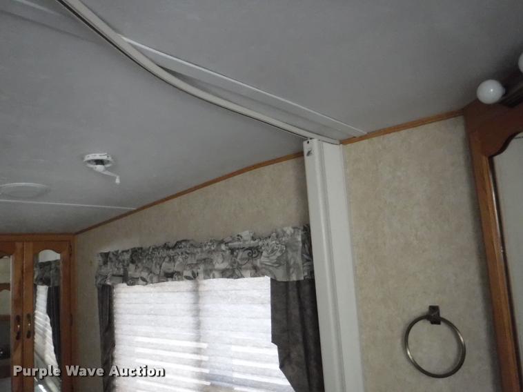 image for item K5917 2005 Sandpiper 305RW camper