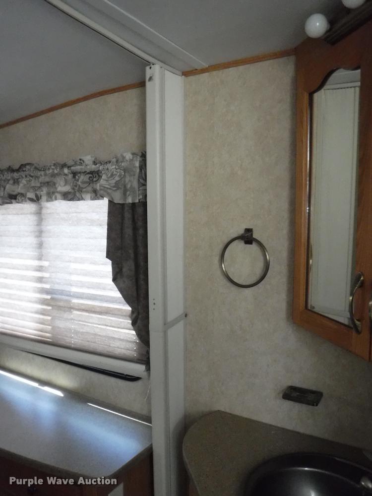 image for item K5917 2005 Sandpiper 305RW camper