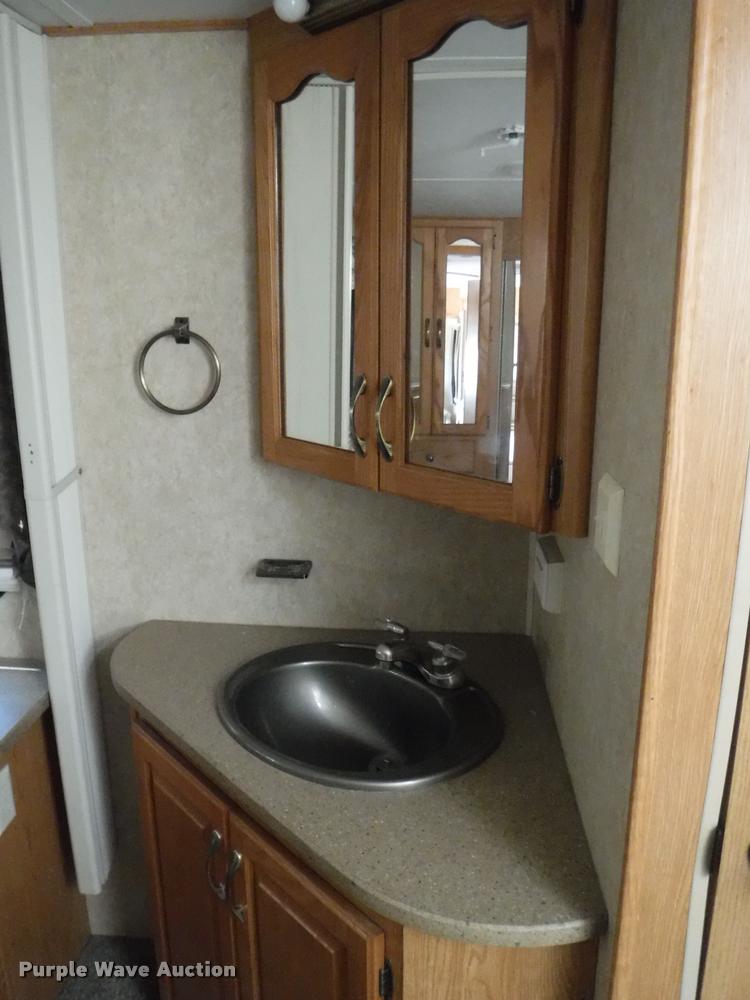 image for item K5917 2005 Sandpiper 305RW camper