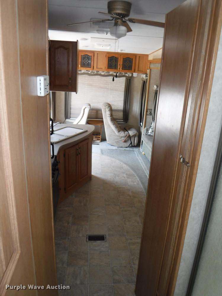 image for item K5917 2005 Sandpiper 305RW camper