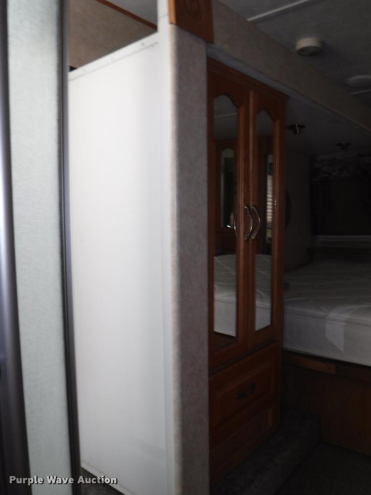 image for item K5917 2005 Sandpiper 305RW camper