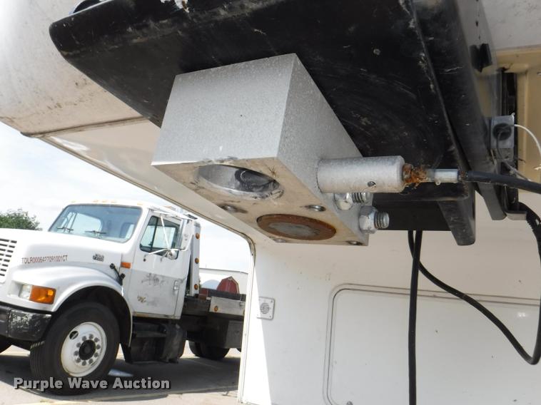 image for item K5917 2005 Sandpiper 305RW camper