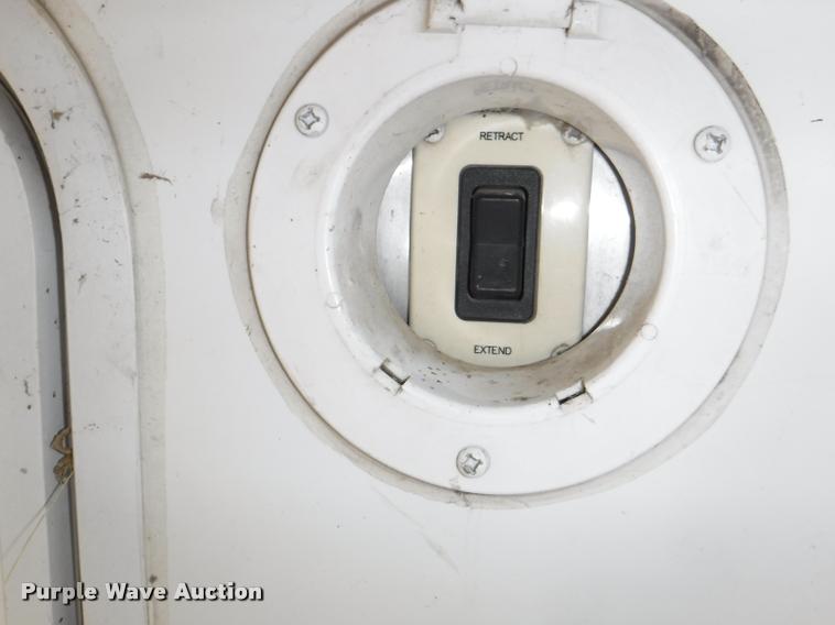 image for item K5917 2005 Sandpiper 305RW camper