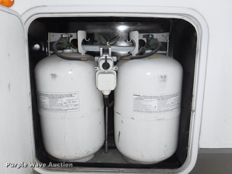 image for item K5917 2005 Sandpiper 305RW camper