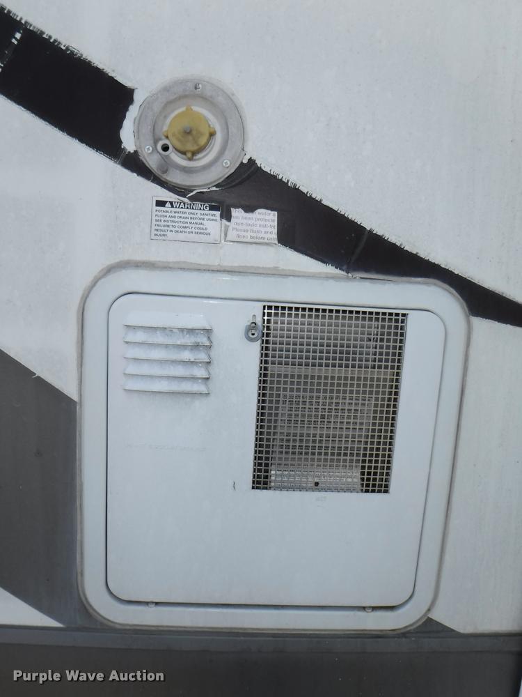 image for item K5917 2005 Sandpiper 305RW camper