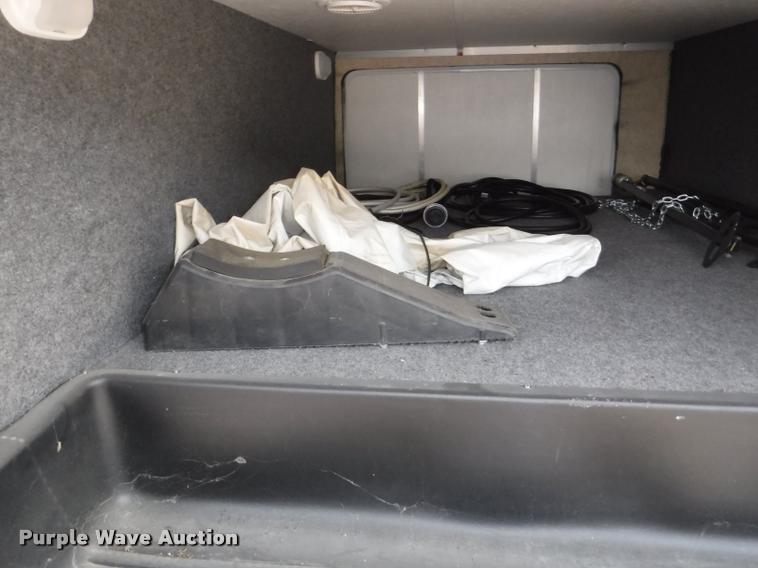 image for item K5917 2005 Sandpiper 305RW camper