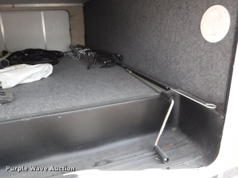 image for item K5917 2005 Sandpiper 305RW camper