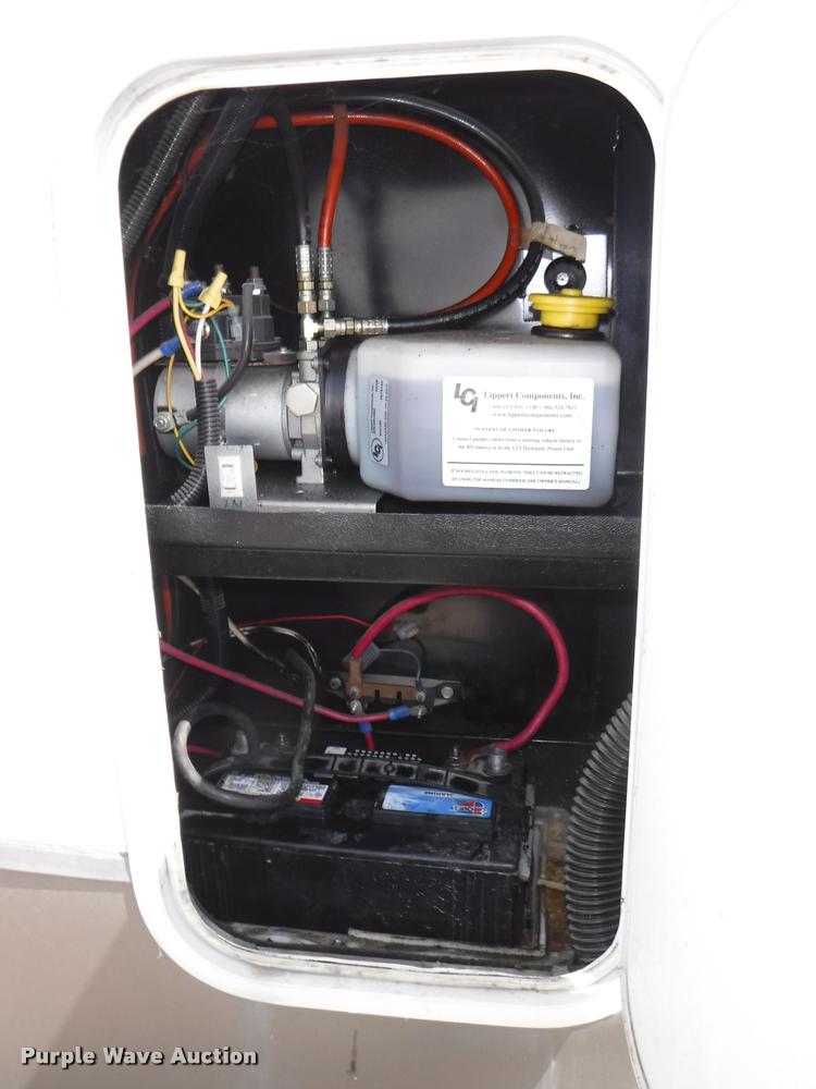 image for item K5917 2005 Sandpiper 305RW camper