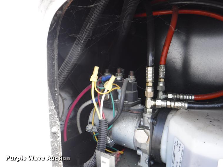 image for item K5917 2005 Sandpiper 305RW camper