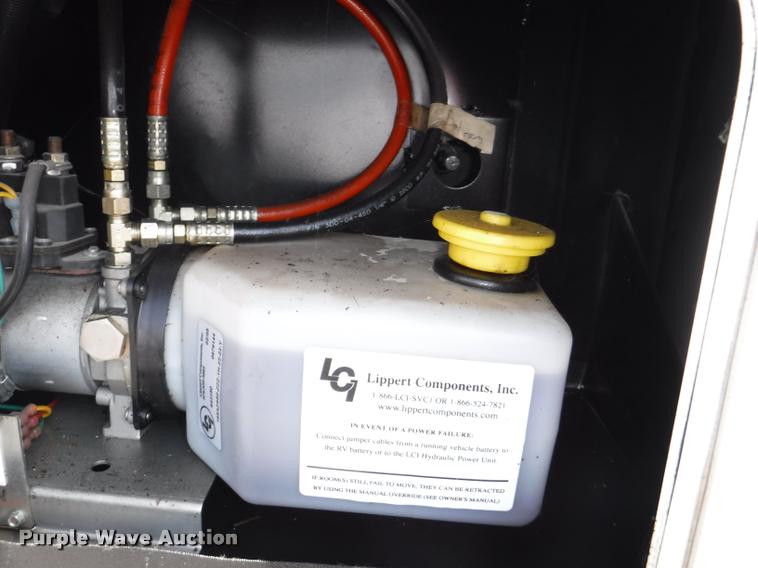 image for item K5917 2005 Sandpiper 305RW camper