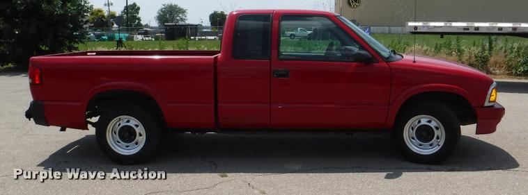 image for item K5937 1996 Chevrolet S10 Ext. Cab pickup truck