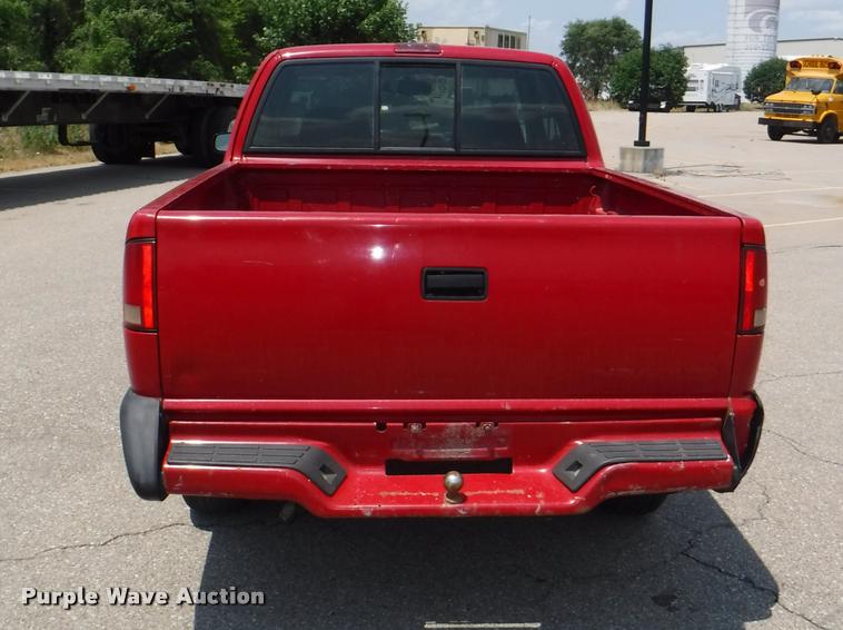 image for item K5937 1996 Chevrolet S10 Ext. Cab pickup truck