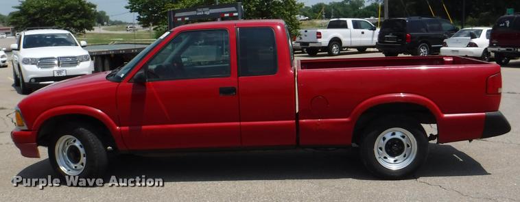image for item K5937 1996 Chevrolet S10 Ext. Cab pickup truck