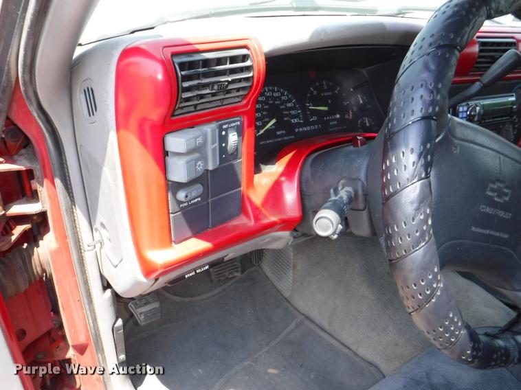 image for item K5937 1996 Chevrolet S10 Ext. Cab pickup truck