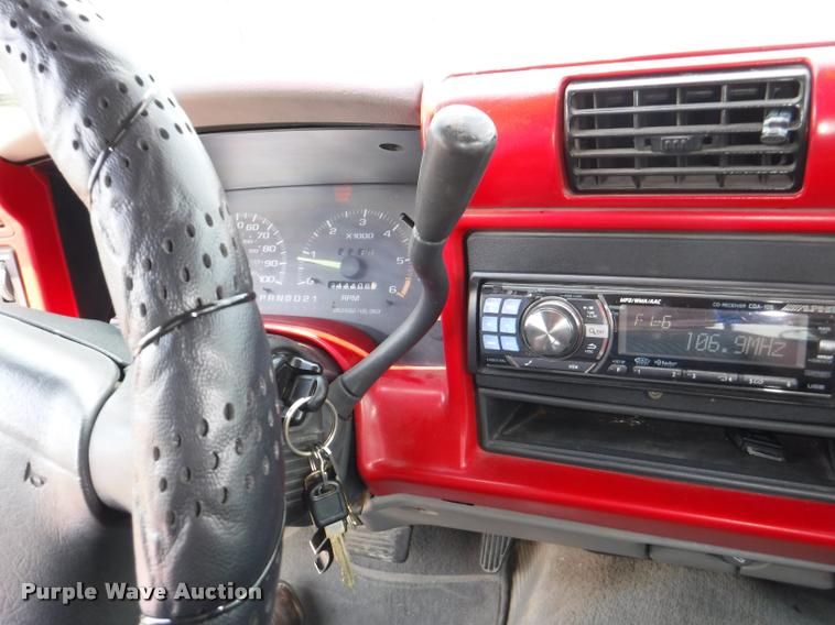 image for item K5937 1996 Chevrolet S10 Ext. Cab pickup truck