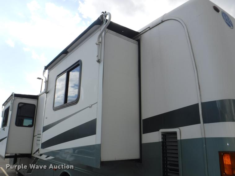 image for item K5967 2003 Holiday Rambler Ambassador RV