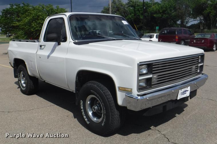 image for item K5968 1983 Chevrolet Silverado 10 pickup truck