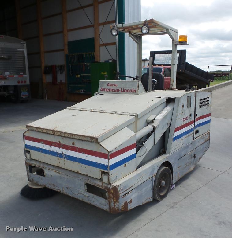 image for item K6467 Clark American-Lincoln 220 sweeper