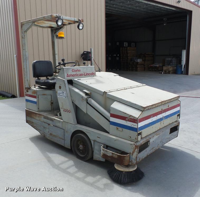 image for item K6467 Clark American-Lincoln 220 sweeper