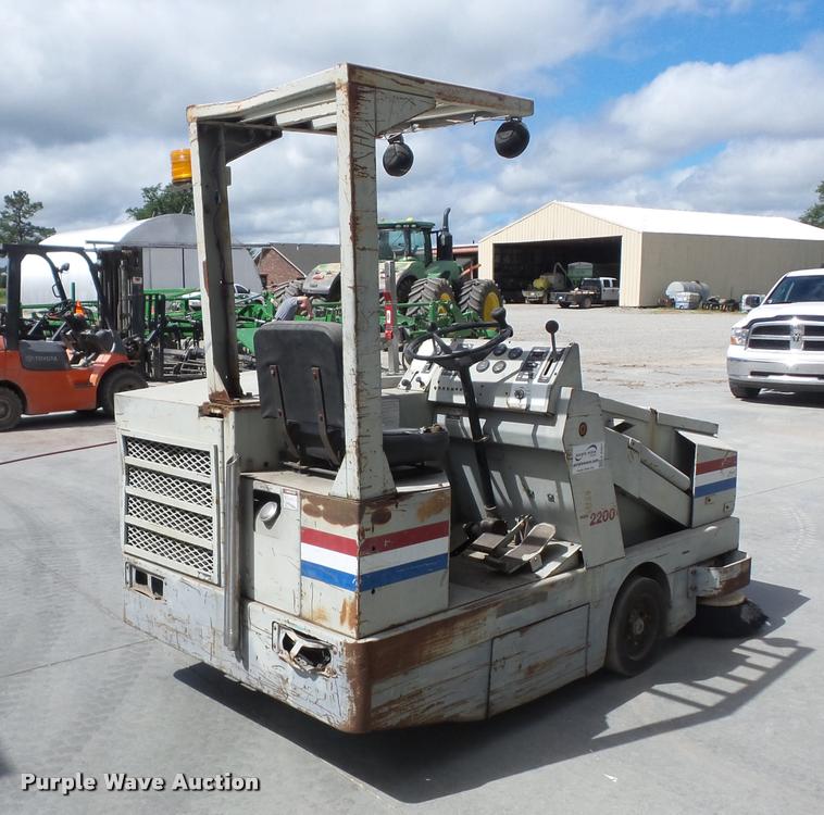 image for item K6467 Clark American-Lincoln 220 sweeper