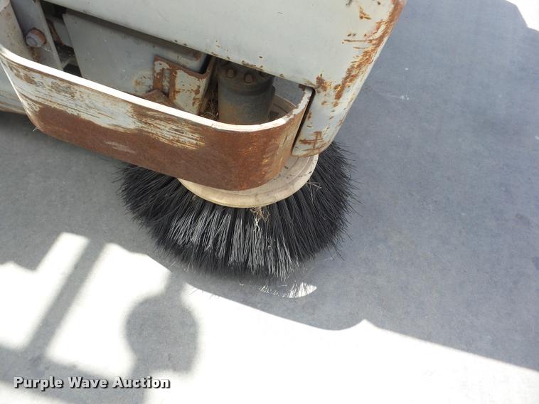 image for item K6467 Clark American-Lincoln 220 sweeper