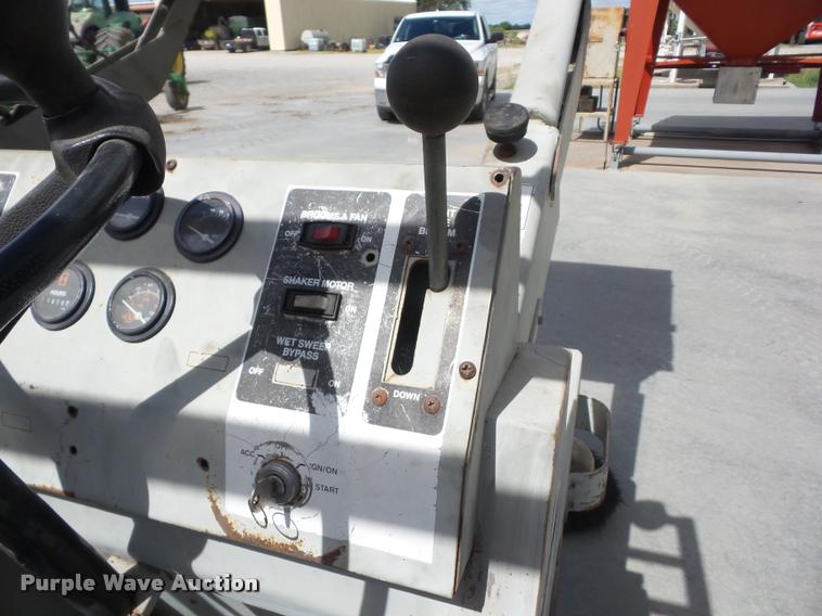 image for item K6467 Clark American-Lincoln 220 sweeper