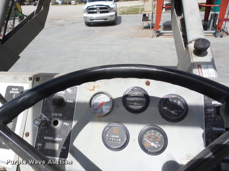 image for item K6467 Clark American-Lincoln 220 sweeper