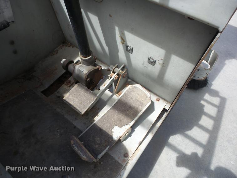 image for item K6467 Clark American-Lincoln 220 sweeper