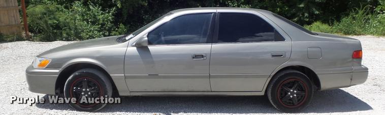 image for item K7605 2000 Toyota Camry