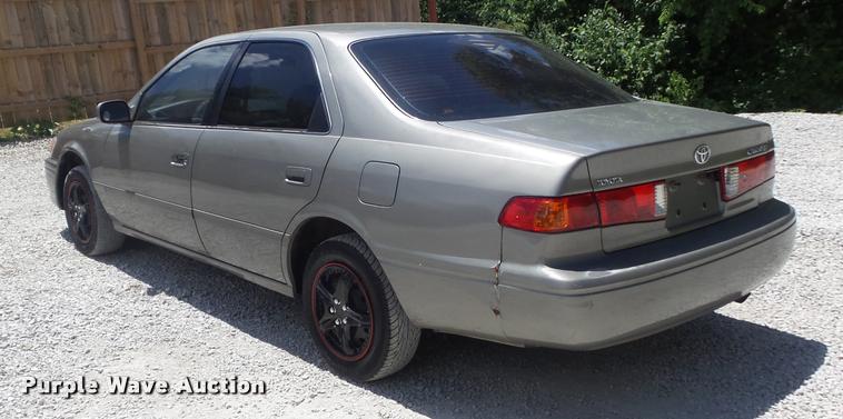 image for item K7605 2000 Toyota Camry