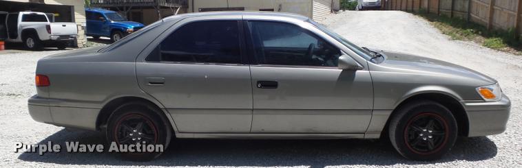 image for item K7605 2000 Toyota Camry