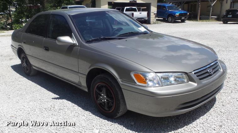 image for item K7605 2000 Toyota Camry