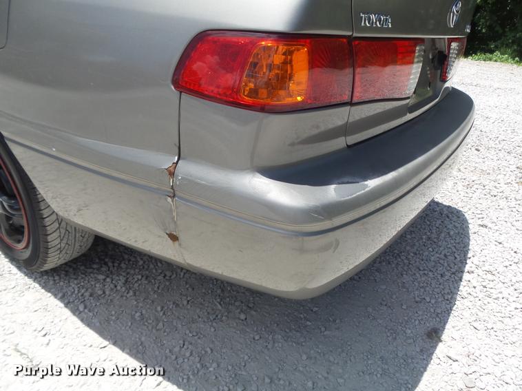 image for item K7605 2000 Toyota Camry