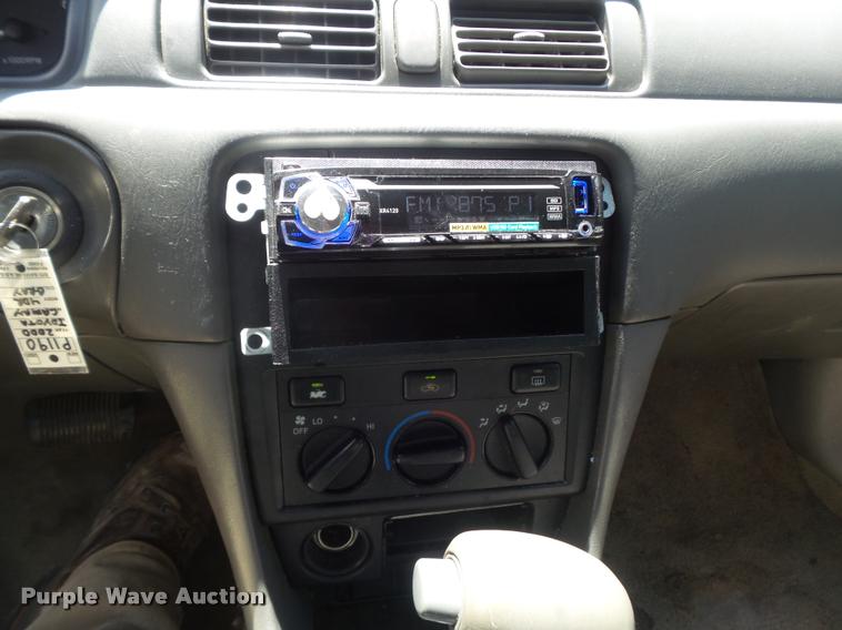 image for item K7605 2000 Toyota Camry