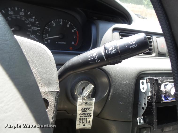 image for item K7605 2000 Toyota Camry