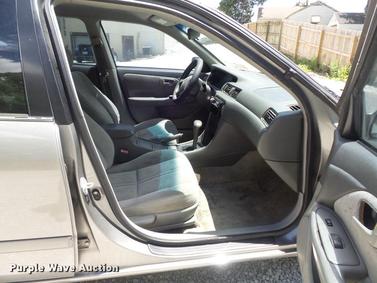 image for item K7605 2000 Toyota Camry