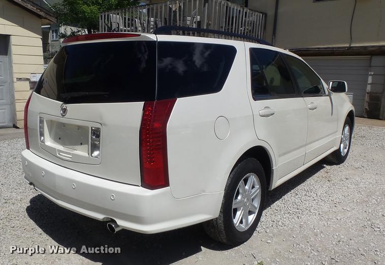 image for item K7647 2004 Cadillac SRX SUV